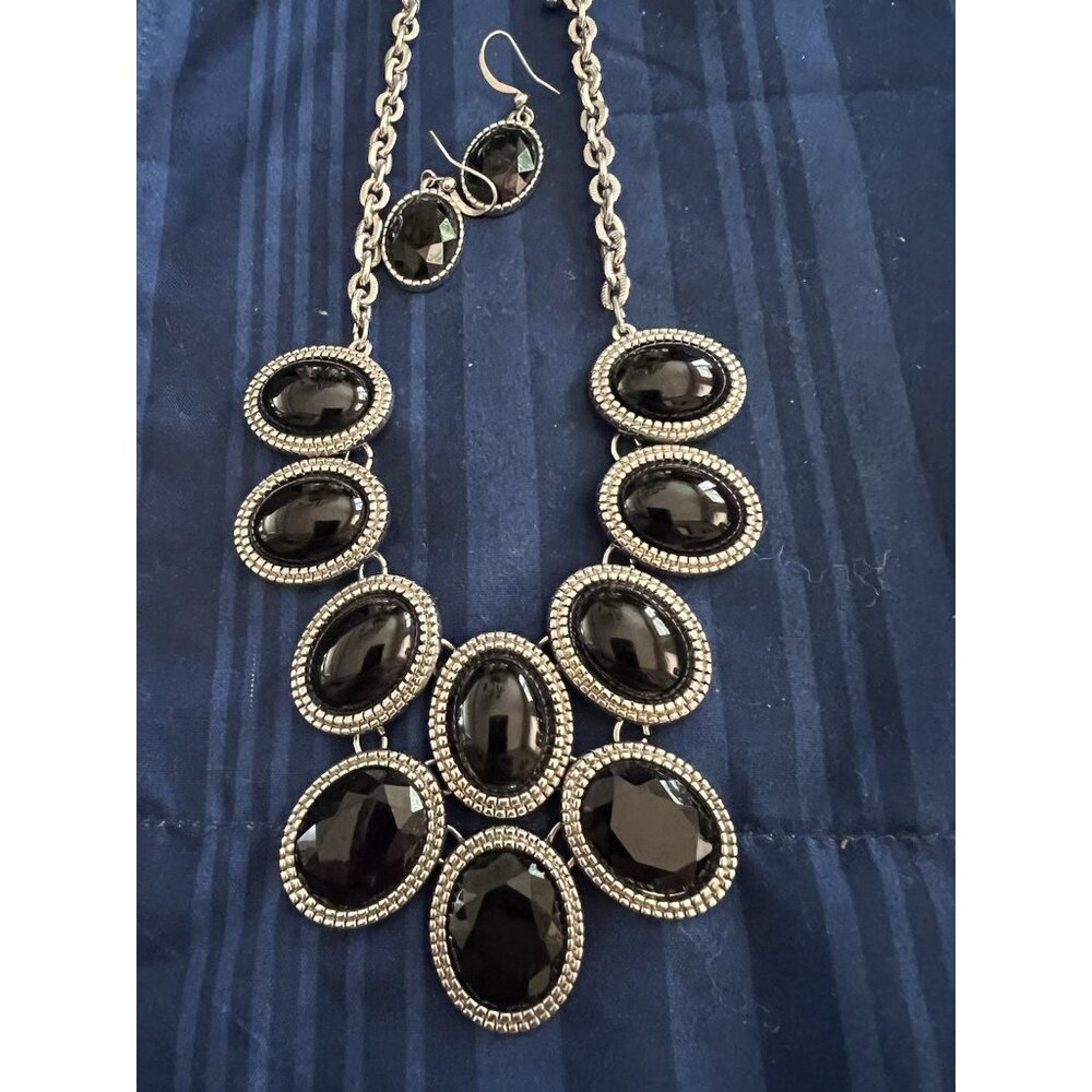 SilverTone And Black Necklace And Earring Set 16 “ Adjustable - Picture 2 of 3